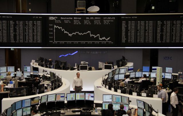 Μεικτά πρόσημα στα ευρωπαϊκά χρηματιστήρια την Πέμπτη, άνοδος στη Γουόλ Στριτ
