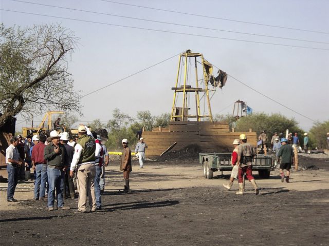 Παγιδευμένοι εργάτες μετά από έκρηξη σε ορυχείο στο Μεξικό