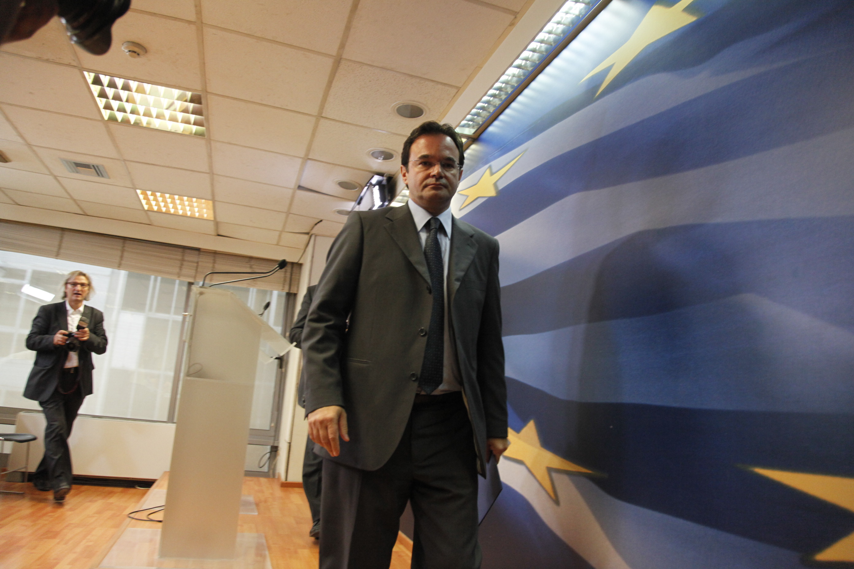 Mέτρα 6 δισ. ευρώ και πιθανές απολύσεις στο Δημόσιο προανήγγειλε ο Γ.Παπακωνσταντίνου