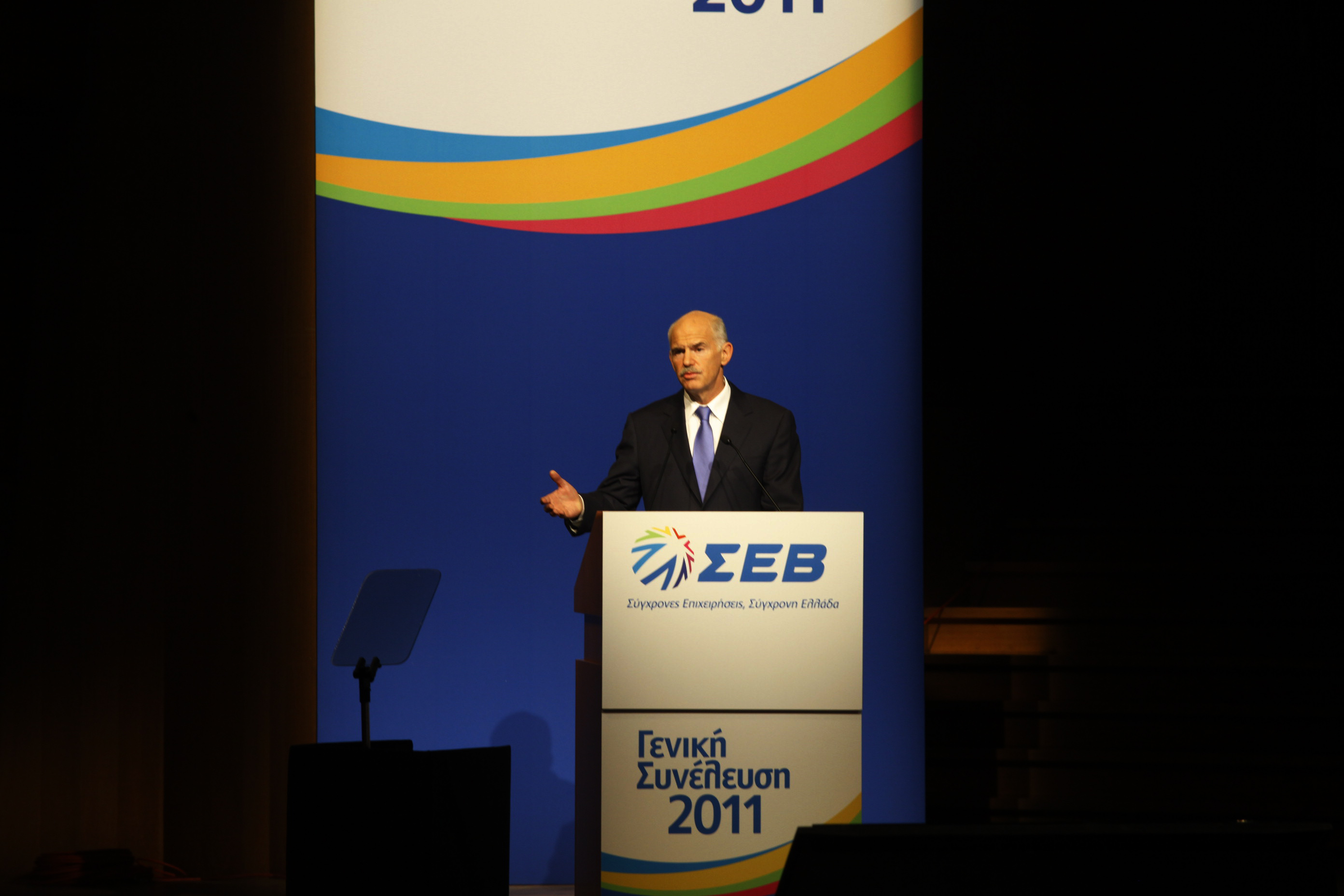 «Παράθυρο» διαπραγμάτευσης του φορολογικού με την τρόικα από τον πρωθυπουργό