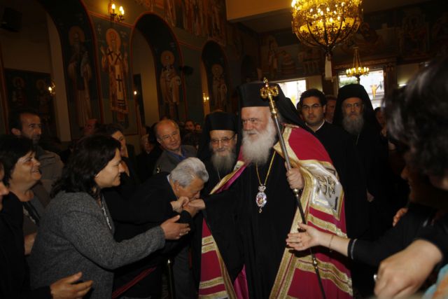 Επιτυχής η επέμβαση στον αρχιεπίσκοπο για το διπλό κάταγμα στο πόδι