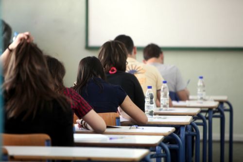 Στη Νεοελληνική Γλώσσα εξετάστηκαν οι υποψήφιοι των ΕΠΑΛ