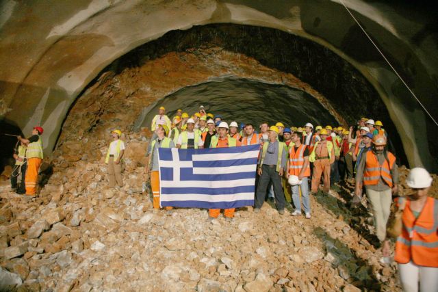 Ολοκληρώθηκαν τα έργα διάνοιξης της σήραγγας των Τεμπών