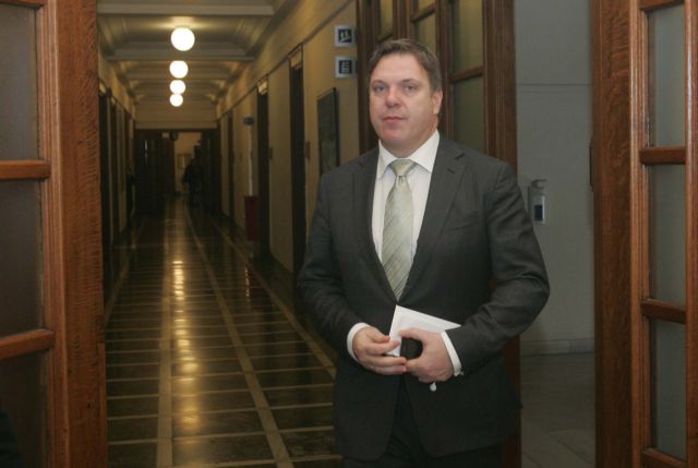 Διαψεύδει και πάλι η κυβέρνηση τα σενάρια απολύσεων στο Δημόσιο