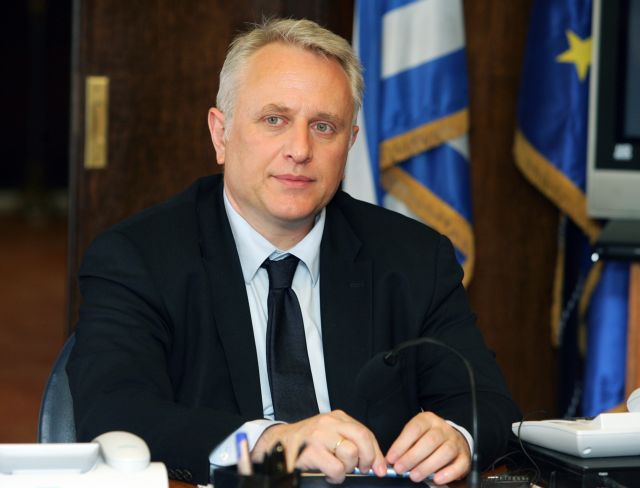 Στη Βουλή η τροπολογία για τις υποχρεωτικές μετατάξεις από τους δήμους στο Δημόσιο