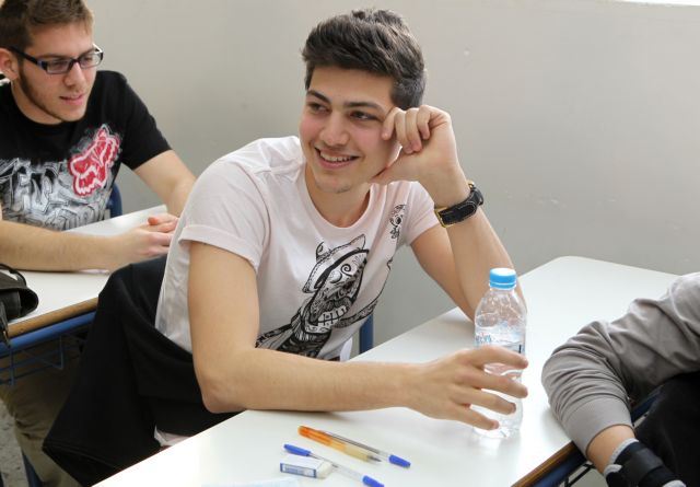 Δείτε τις απαντήσεις των θεμάτων στη Νεοελληνική Λογοτεχνία και τα Μαθηματικά