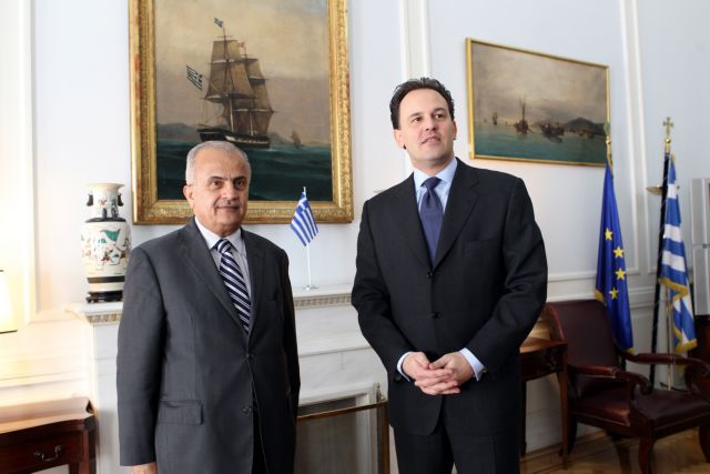 Δίαυλο επικοινωνίας και με τους αντικαθεστωτικούς ανοίγει η Ελλάδα στη Λιβύη