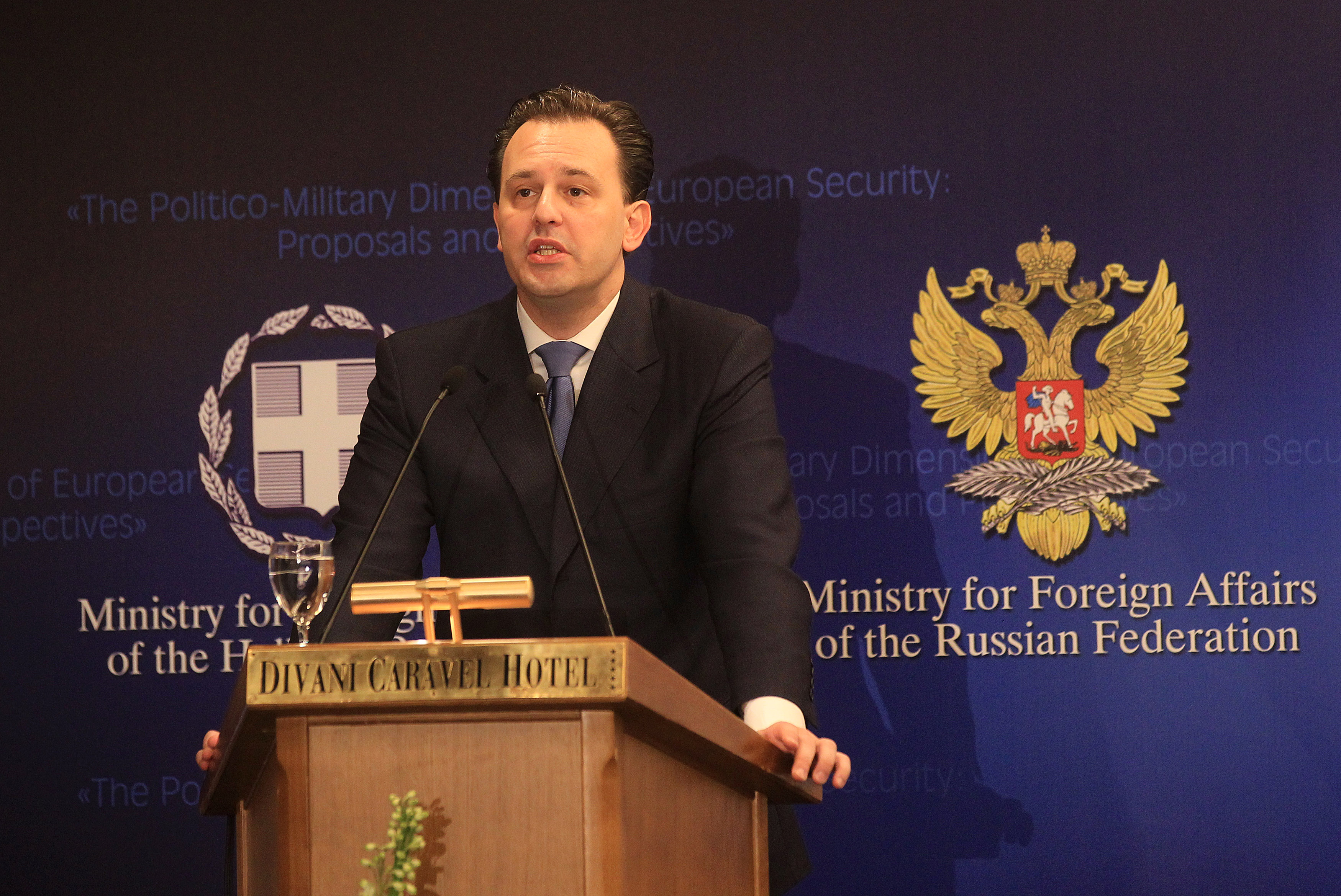 Συστάσεις και μη εποικοδομητικά σχόλια δεν αξίζουν στους πολίτες, λέει ο Δ.Δρούτσας