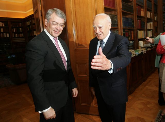 Υπάρχει διέξοδος από την κρίση για την ελληνική οικονομία, τονίζει ο Απ. Ταμβακάκης