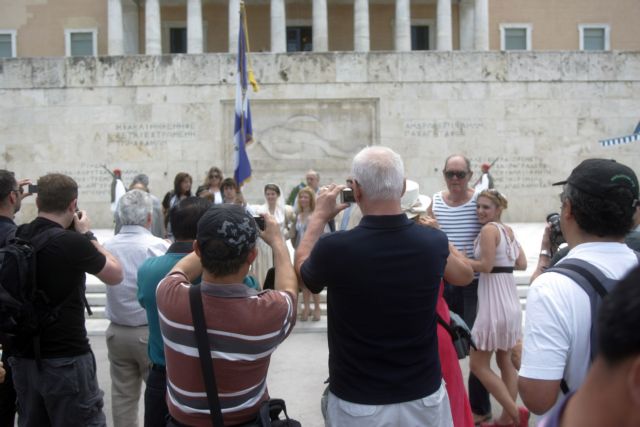 Ανησυχία στην αγορά για τα σενάρια μετάταξης των υπηρεσιών εστίασης στον ΦΠΑ 23%