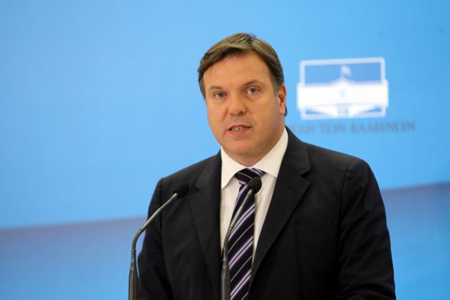 Αποστάσεις Πεταλωτή από τις επικριτικές δηλώσεις Πάγκαλου για τους «Αγανακτισμένους»