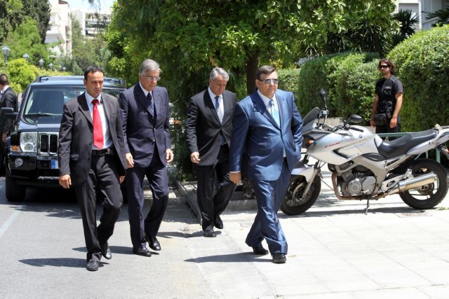 «Ή τα βρίσκουμε ή πάμε σε εκλογές» λέει ο Γ.Καρατζαφέρης για τη συνάντηση υπό τον Πρόεδρο