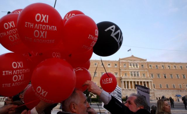 «Η τρόικα βούλιαξε τους Έλληνες» λέει, με διάθεση αυτοκριτικής, το Spiegel