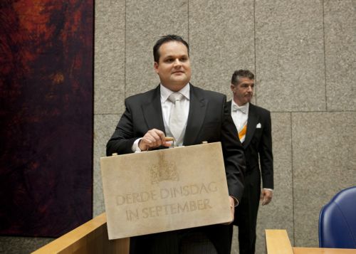 Με μπλόκο της χρηματοδότησης απειλεί η Ολλανδία αν η έκθεση του ΔΝΤ είναι αρνητική