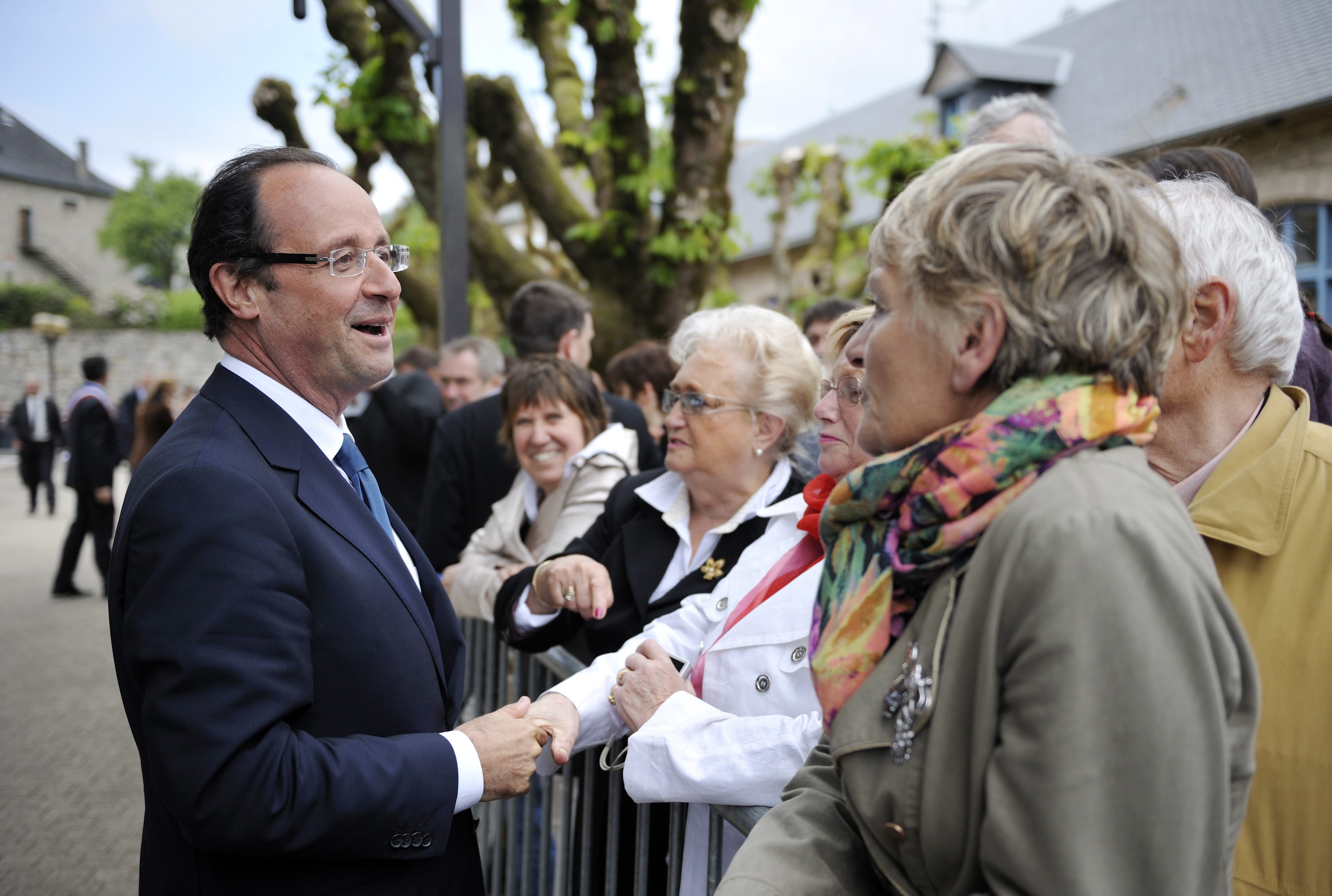 Διατηρούν το προβάδισμα οι Σοσιαλιστές στη Γαλλία παρά την «αποχώρηση» Στρος-Καν