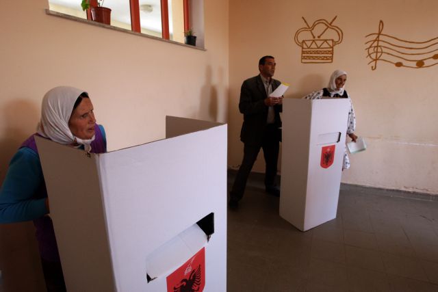 Με πόλωση και ισχυρή αστυνομική παρουσία οι δημοτικές εκλογές στην Αλβανία