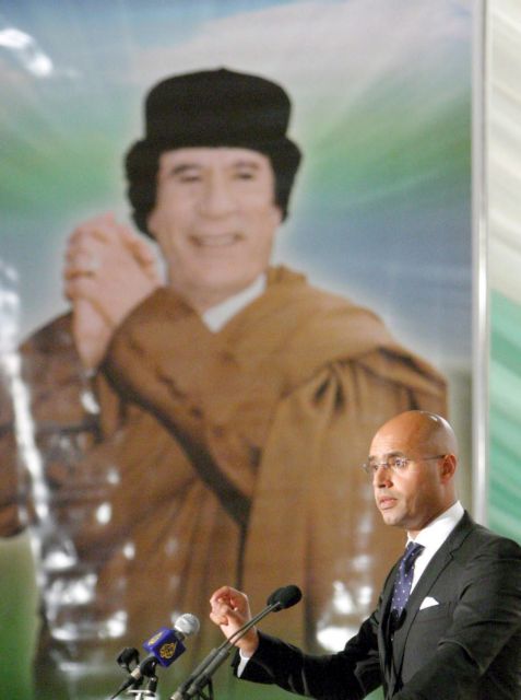 Εντάλματα σύλληψης για τον Καντάφι και τον γιο του ζήτησε ο εισαγγελέας του ICC