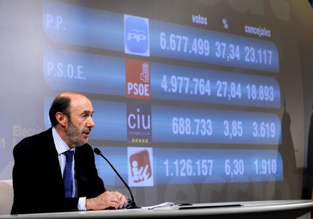 Στον αντιπρόεδρο Ρουμπαλκάμπα δίνει ο Θαπατέρο το δαχτυλίδι των Ισπανών Σοσιαλιστών