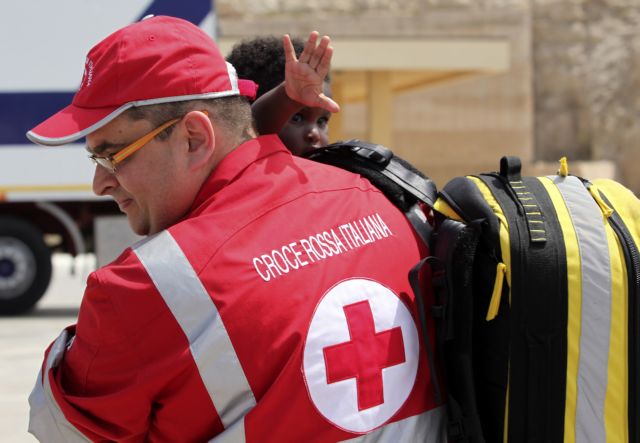 Πλοιάριο με 166 μετανάστες από τη Λιβύη έφτασε στις ακτές της Λαμπεντούζα