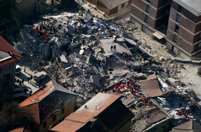 Ιταλοί επιστήμονες στο εδώλιο για το φονικό σεισμό της Λ' Άκουιλα