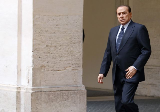 Στην αντεπίθεση ο Μπερλουσκόνι λίγο πριν το δεύτερο γύρο των τοπικών εκλογών