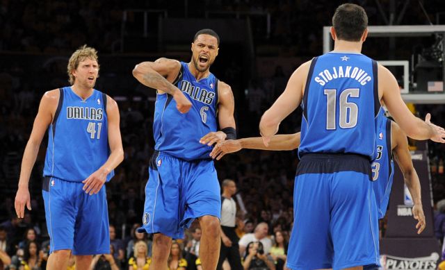 Το 1-0 έκαναν Μάβερικς και Χοκς σε Λος Αντζελες και Σικάγο αντίστοιχα