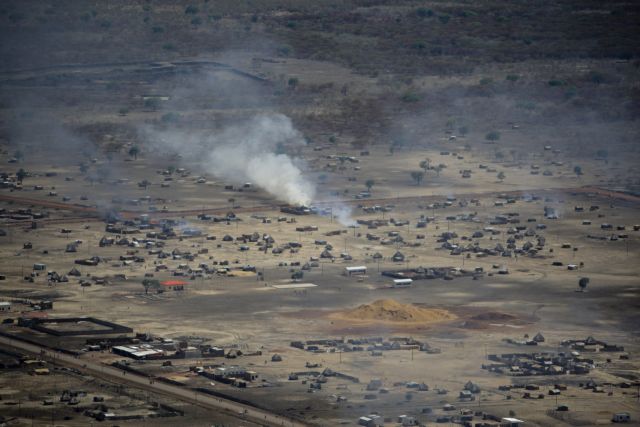 Δεκάδες χιλιάδες άτομα εγκαταλείπουν διαφιλονικούμενη περιοχή του Σουδάν