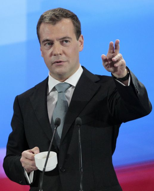 Συντηρεί το μυστήριο για την υποψηφιότητά του το 2012 ο Μεντβέντεφ