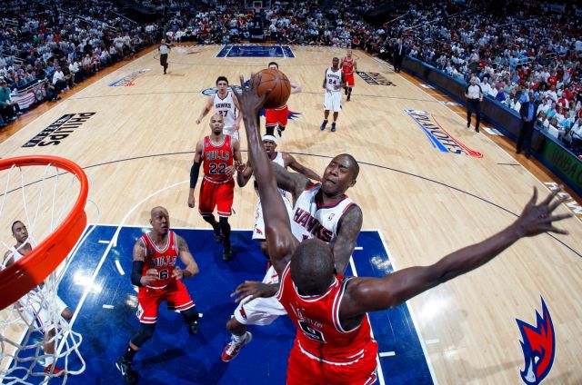 Οι Χοκς ισοφάρισαν σε 2-2 τη σειρά με τους Σικάγο Μπουλς