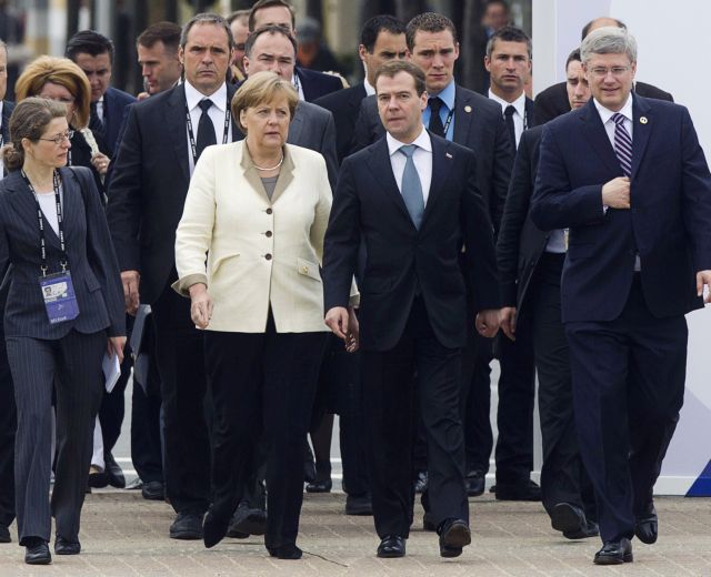 Η Ρωσία έτοιμη να μεσολαβήσει για την «έξοδο» Καντάφι