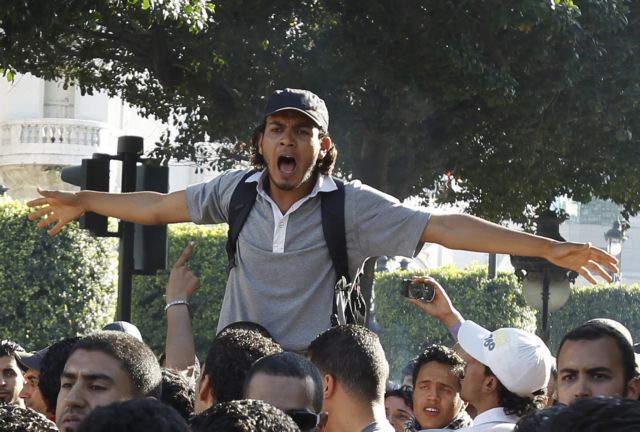 Χρήση δακρυγόνων κατά διαδηλωτών έκαναν οι Αρχές της Τυνησίας