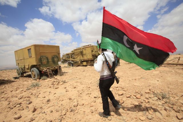 Αεροπορικές επιδρομές στην Τρίπολη, διαψεύδει το καθεστώς την επικράτηση ανταρτών στη Μιζουράτα