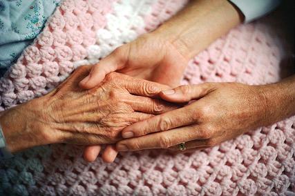 Δωρεάν κατ' οίκον βοήθεια σε ηλικιωμένους και ΑμεΑ από τη «Θαλπωρή»