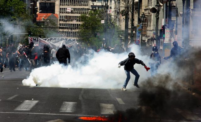 Ένταση επικράτησε σε πορεία κατά της καταστολής στο κέντρο της Αθήνας