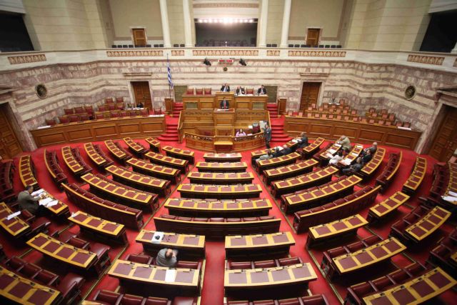 Συνεργασία ΠΑΣΟΚ-ΝΔ για την οικονομία επιθυμούν δύο στους τρεις πολίτες