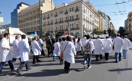 Κλειστή κατά διαστήματα η λεωφόρος Μεσογείων από κινητοποίηση των γιατρών