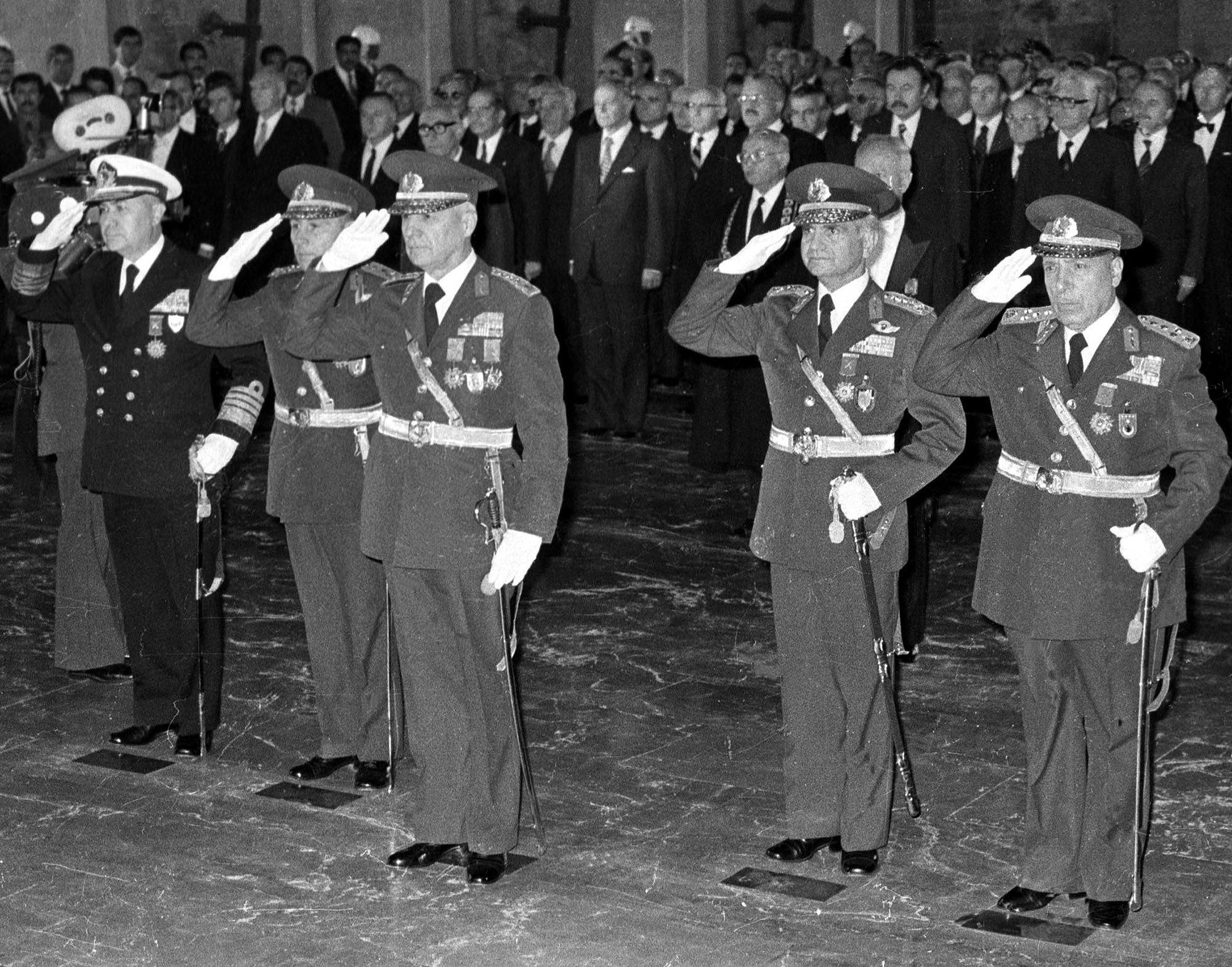 Για το πραξικόπημα του 1980 καλείται από τον εισαγγελέα ο στρατηγός Εβρέν