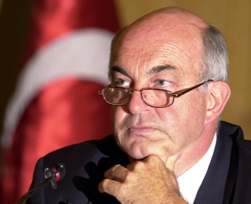 Άτυπος οικονομικός σύμβουλος του Γ.Παπανδρέου ο Κ.Ντερβίς, σύμφωνα με τους NY Times