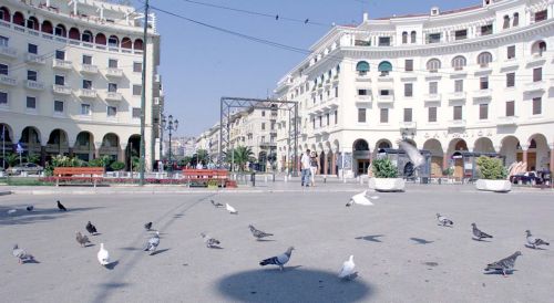 Τάξη στα τραπεζοκαθίσματα στην πλατεία Αριστοτέλους βάζει ο Δήμος Θεσσαλονίκης