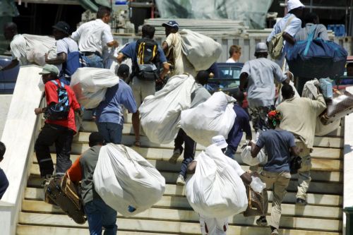 Με σπρέι η καταστροφή προϊόντων – μαϊμού στους δρόμους
