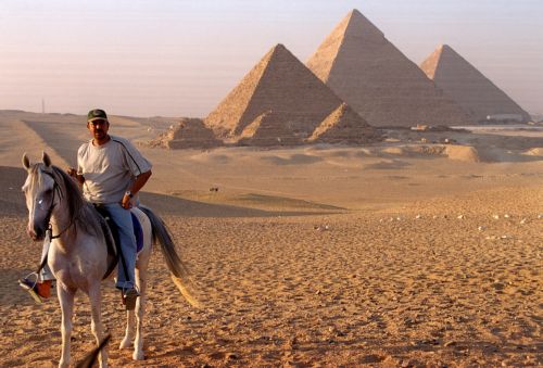 Θαμμένες αιγυπτιακές πυραμίδες ανακαλύφθηκαν από δορυφόρους