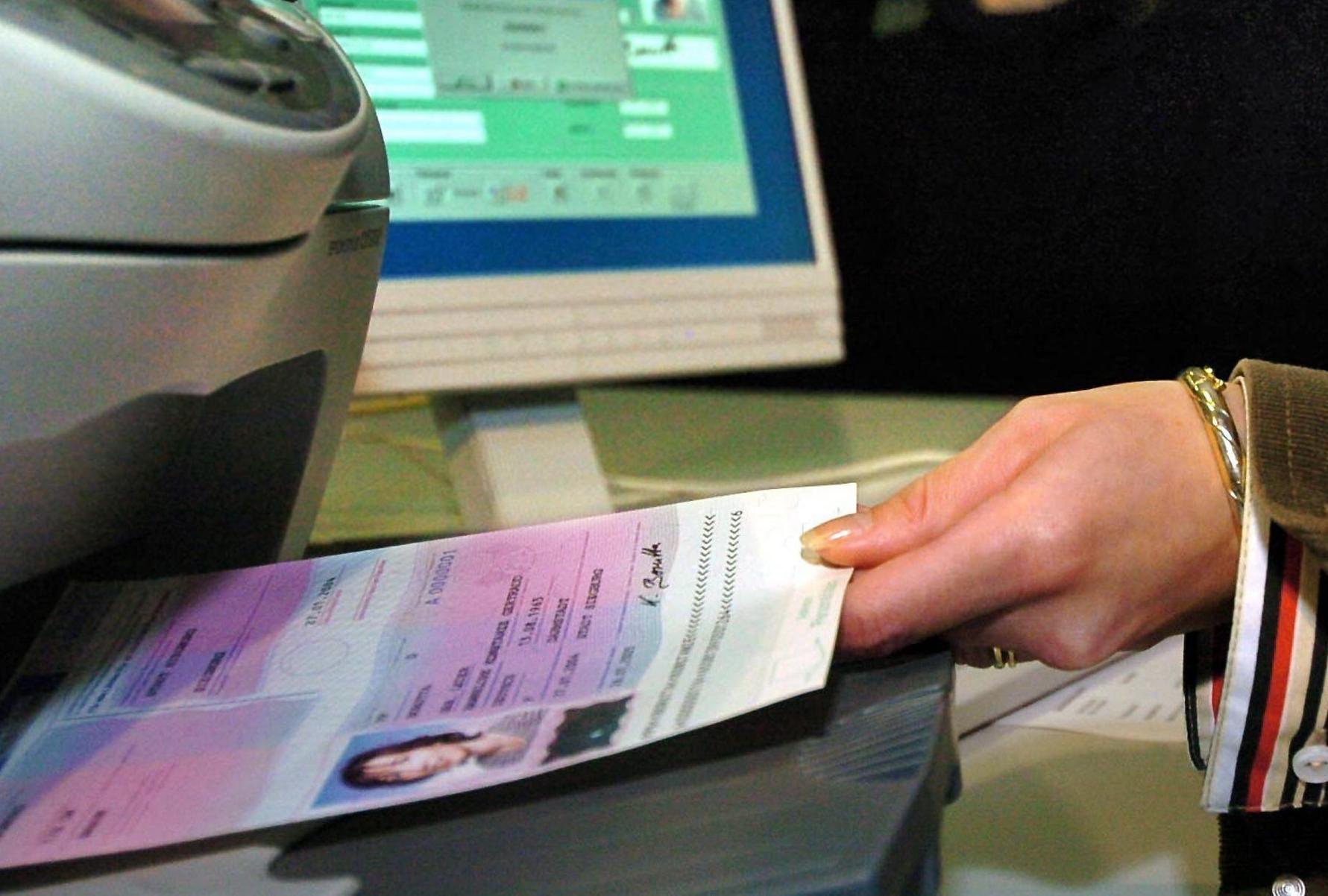 Επαναφορά της βίζας σε έκτακτες περιπτώσεις προτείνει η Κομισιόν