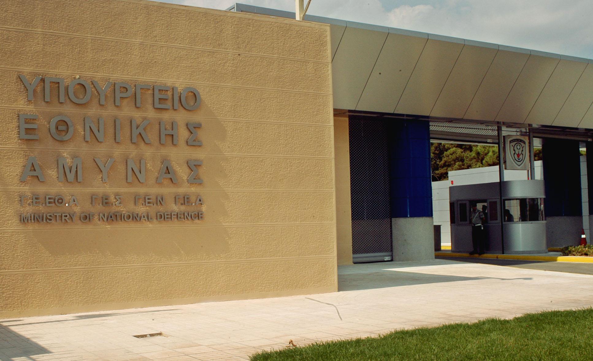 Ασφαλής προσγείωση μαχητικού F-16D που παρουσίασε απώλεια μπροστινού τροχού