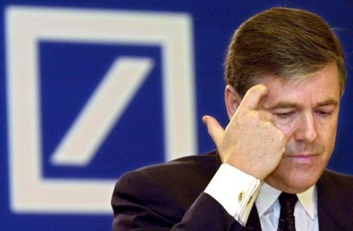 Αύξηση του πακέτoυ στήριξης της Ελλάδας για τα επόμενα δύο χρόνια, προτείνει ο Γ. Άκερμαν της Deutsche Bank