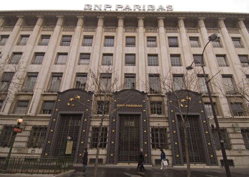 Δεν απειλείται από ενδεχόμενη αναδιάρθρωση του ελληνικού χρέους η BNP Paribas