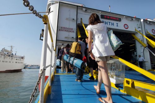 Πρόταση της κυβέρνησης στους ακτοπλόους για μείωση στις τιμές των ακτοπλοϊκών εισιτηρίων