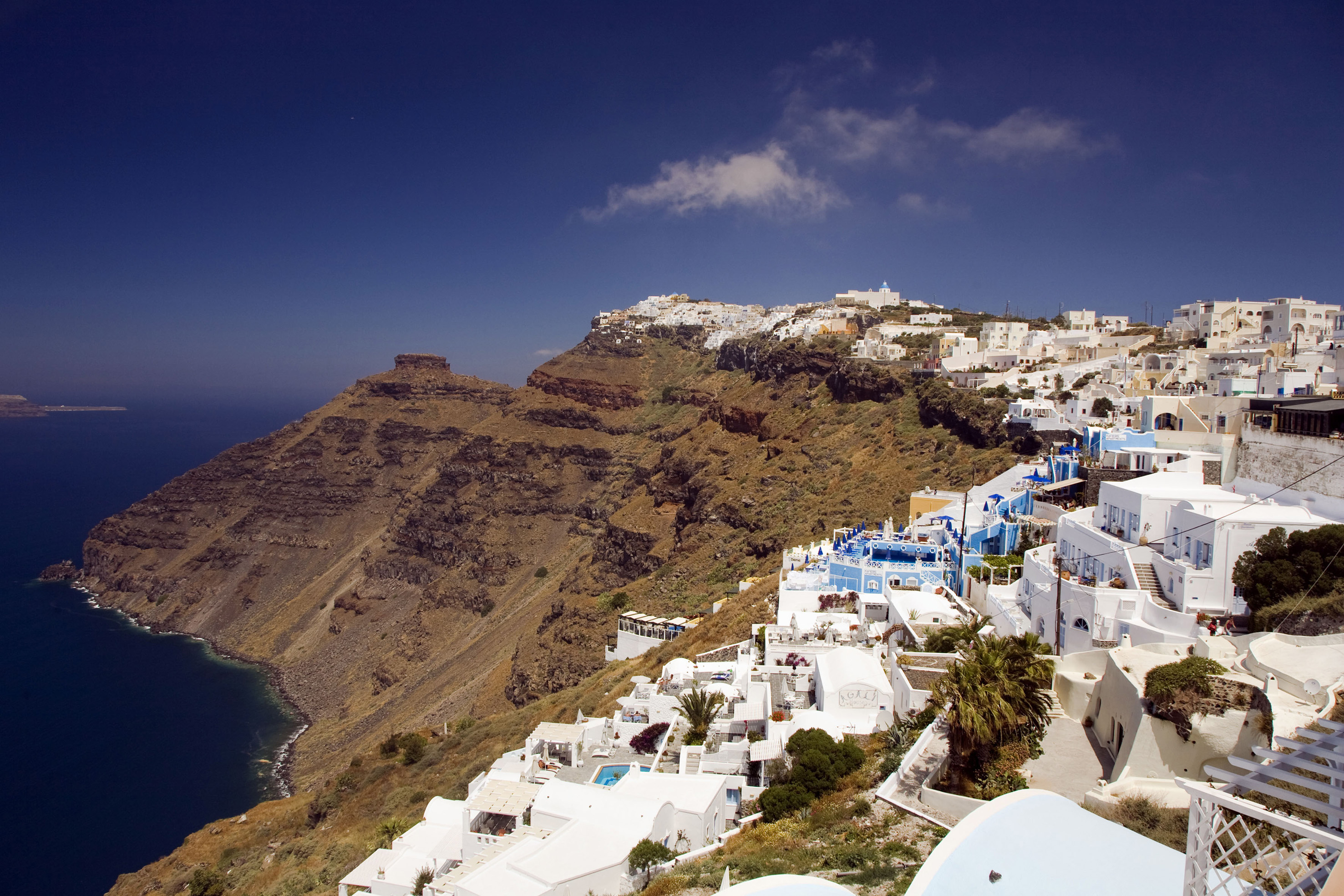 Ένας νεκρός και τέσσερις τραυματίες από κατολίσθηση στην Οία της Σαντορίνης