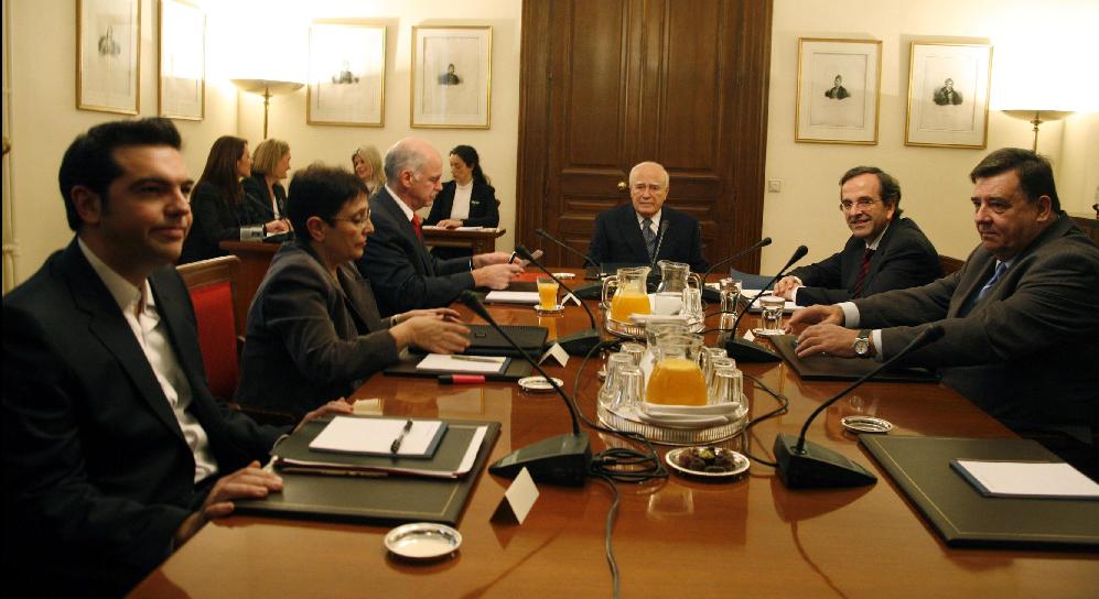 Συμβούλιο πολιτικών αρχηγών υπό τον Πρόεδρο με φόντο την 5η δόση