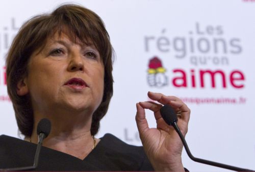 Έκτακτες συνομιλίες των Σοσιαλιστών για τη διαχείριση της κρίσης μετά τη σύλληψη Στρος-Καν