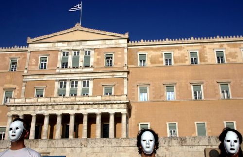 Αναδρομικά πολλών εκατομμυρίων ευρώ διεκδικούν 850 συνταξιούχοι βουλευτές